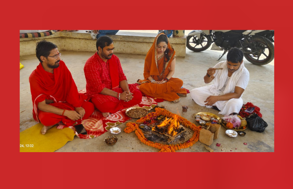 प्रयागराज में बड़े मंगलवार के दिन लिए किया गया यज्ञ और पूजन (Photo by Uttar Pradesh Highlights)