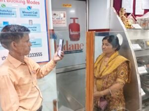 LPG UPDATES: 16 अगस्त से पहले एलपीजी उपभोक्ताओं की ई-केवाईसी जरूरी… नहीं तो मुश्किल हो जाएगा सरकार की ओर से नियंत्रित कीमत पर घरेलू एलपीजी सिलिंडर मिल पाना